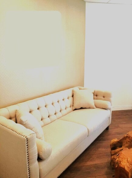 More Photos Of 505-595 Pender St, Vancouver Office For Sale