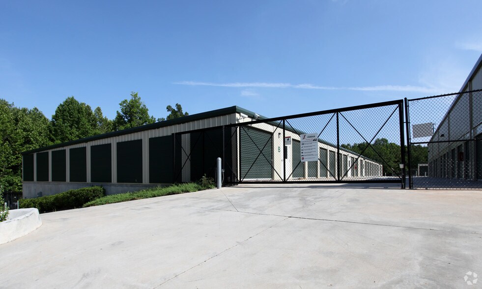 More Photos Of 1945 E Cornwallis Rd, Durham Self Storage For Lease