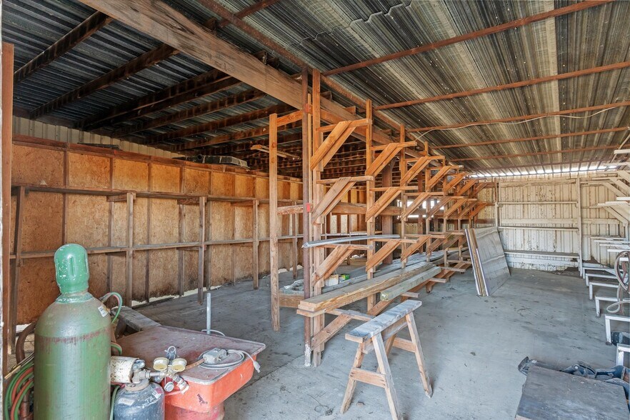 More Photos Of 9474 US-175, Kemp Flex For Sale