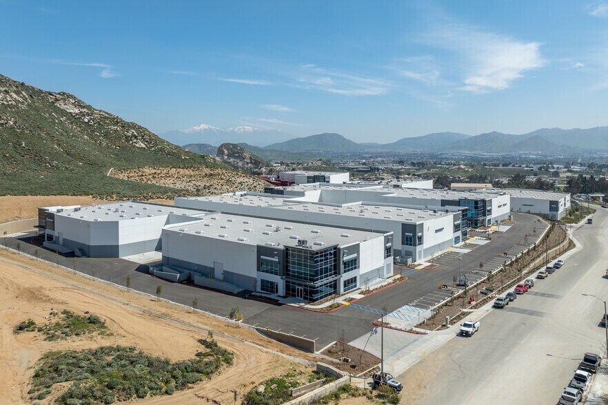 More Photos Of 6175 20th St, Jurupa Valley Warehouse For Sale