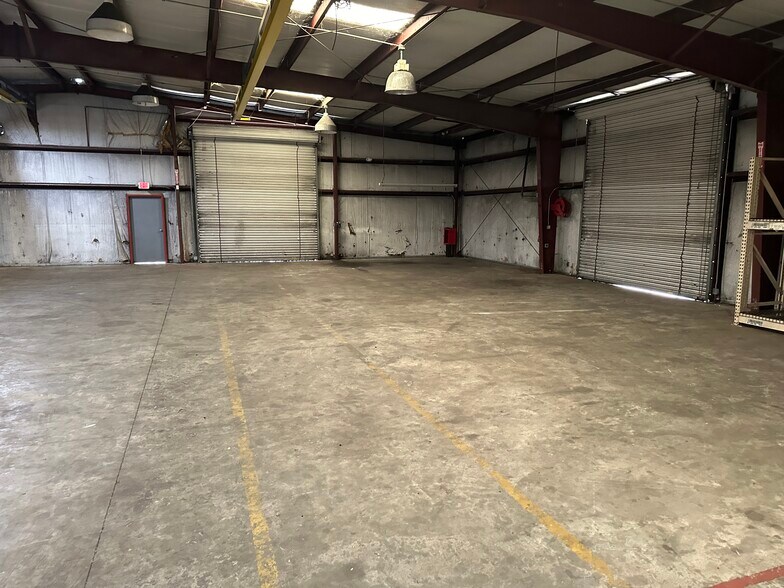 More Photos Of 13595 SE 31st Ave, Summerfield Unknown For Lease