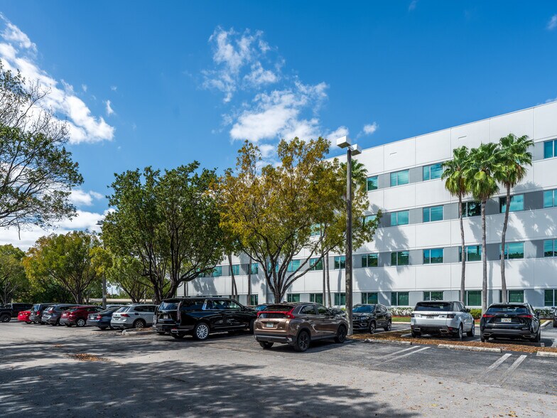 More Photos Of 8200 NW 33rd St, Doral Office For Lease
