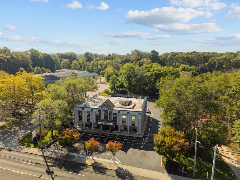 More Photos Of 308 W Main St, Smithtown Loft Creative Space For Lease