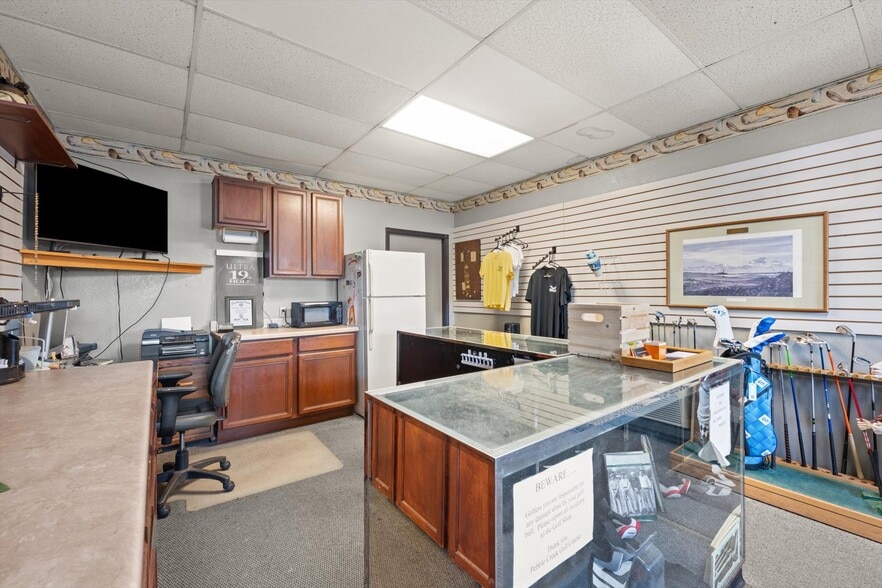 More Photos Of 355 E Pebble Creek Ter, Mustang Sports And Entertainment For Sale