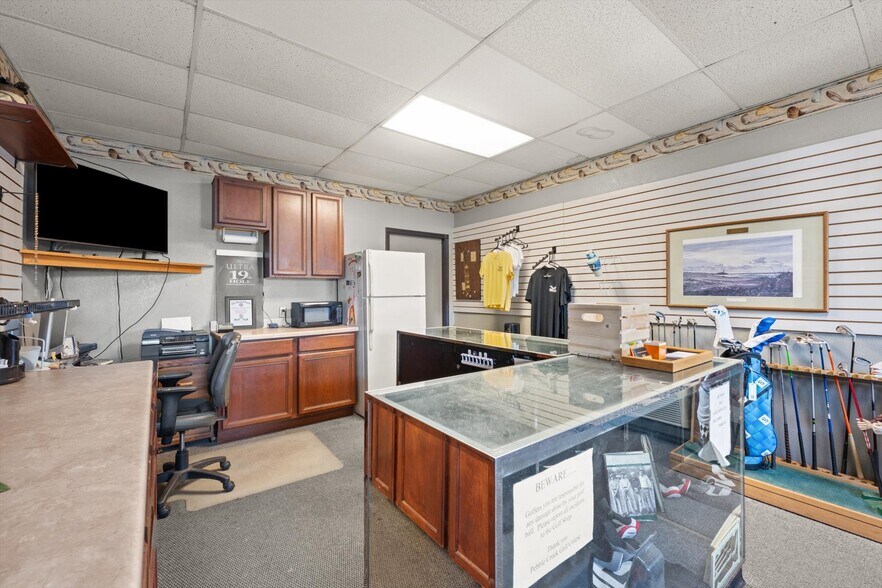 More Photos Of 355 E Pebble Creek Ter, Mustang Sports And Entertainment For Sale