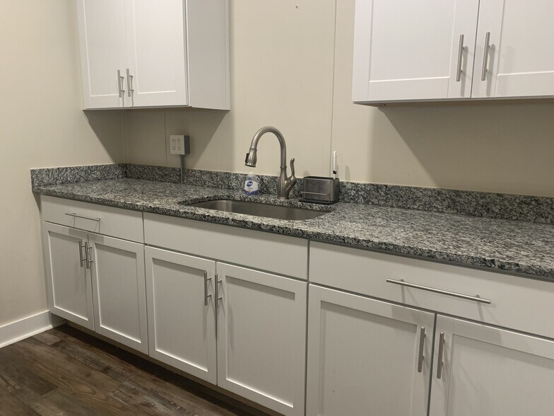 More Photos Of 725 S J St, Pensacola Office Residential For Sale