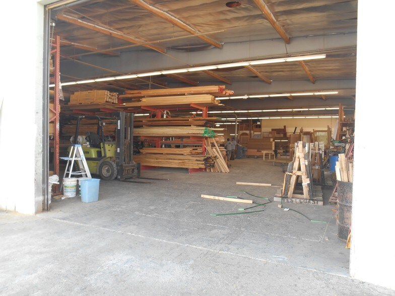 More Photos Of 7442 Varna Ave, North Hollywood Warehouse For Lease