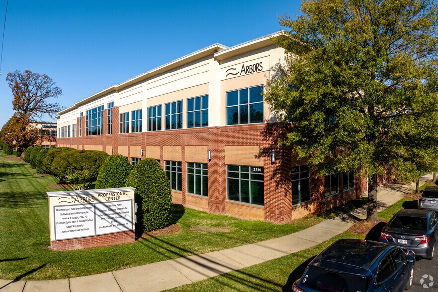 More Photos Of 2315 W Arbors Dr, Charlotte Medical For Lease