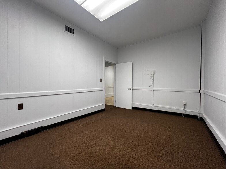 More Photos Of 37 E Main St, Oyster Bay Office Residential For Lease