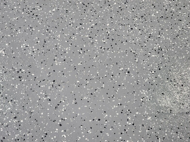 More Photos Of 284 S Center St, Pierson Auto Repair For Lease