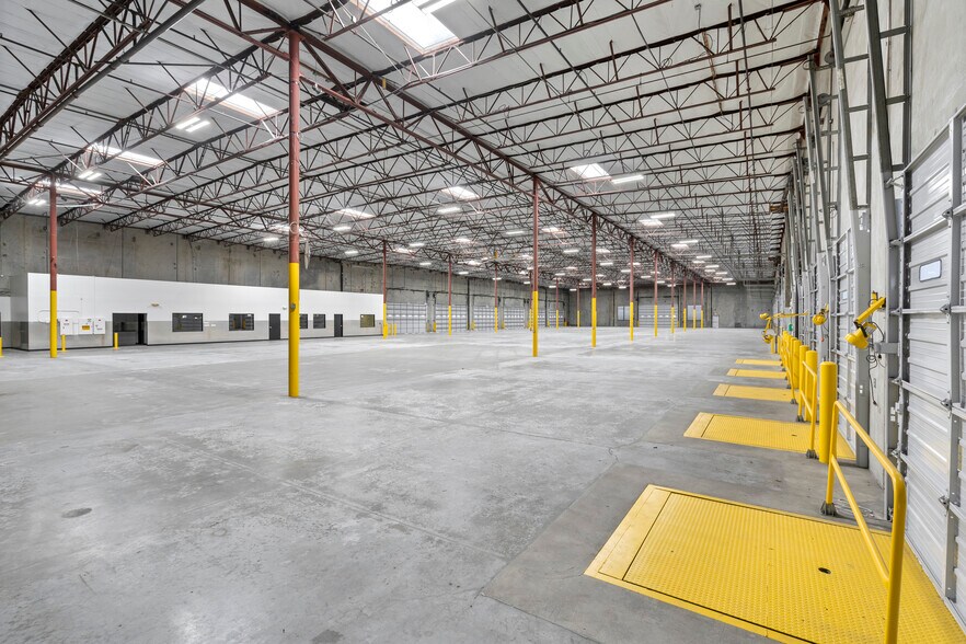 More Photos Of 2828 Junipero Ave, Signal Hill Distribution For Lease