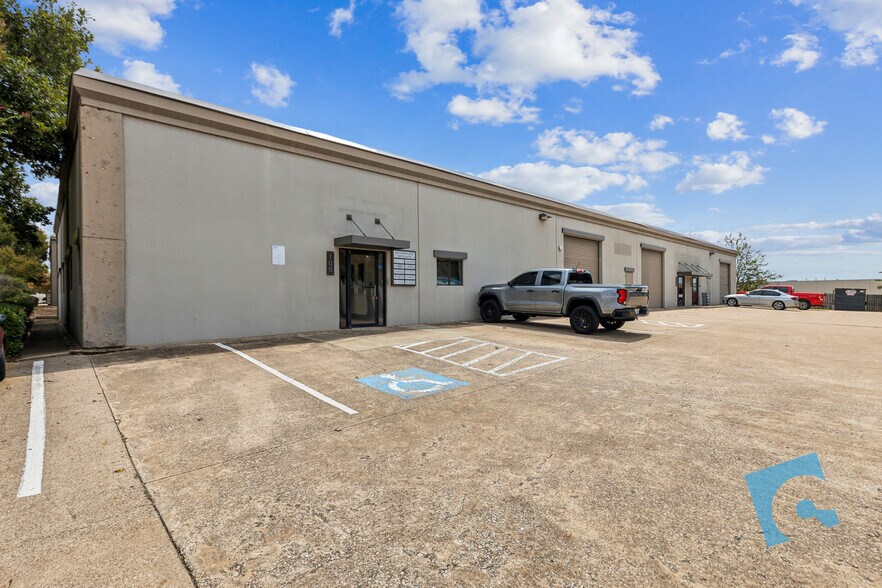 More Photos Of 2855 Exchange Blvd, Southlake Light Manufacturing For Lease