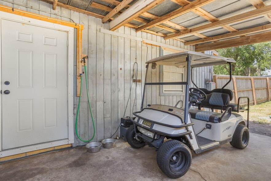 More Photos Of 300 N Dixie Ave, Fruitland Park Self Storage For Sale