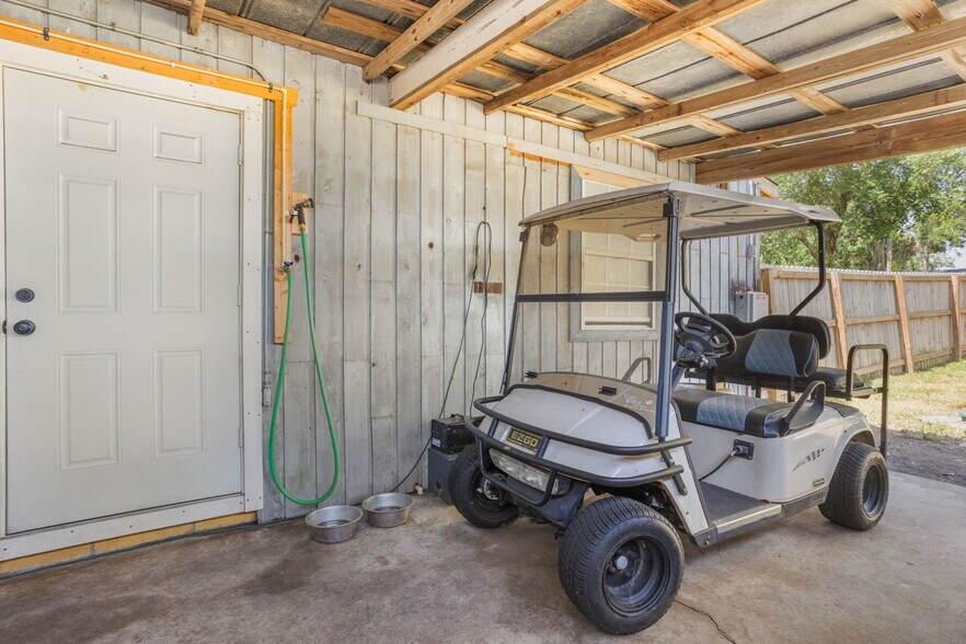 More Photos Of 300 N Dixie Ave, Fruitland Park Self Storage For Sale