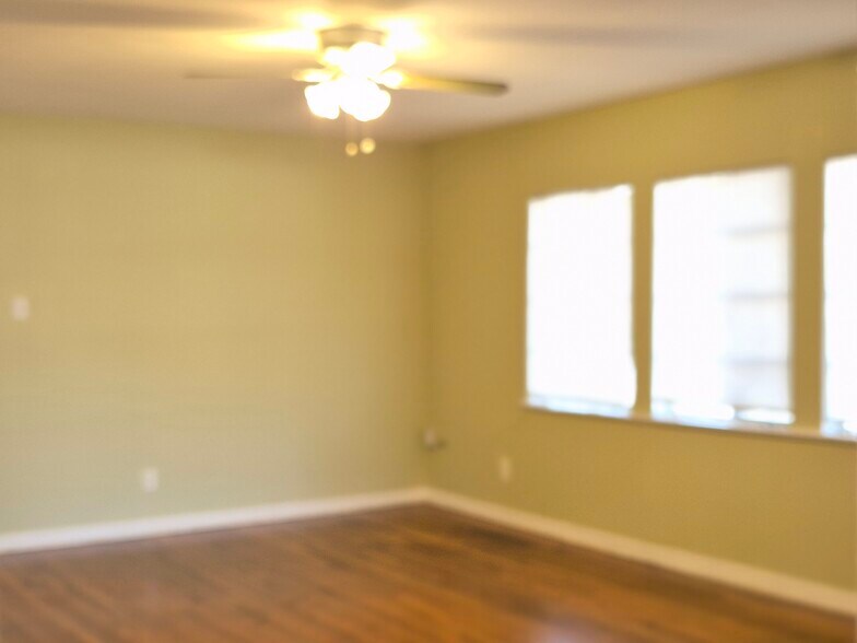 More Photos Of 2118 Wilson Blvd, San Antonio Multifamily For Sale