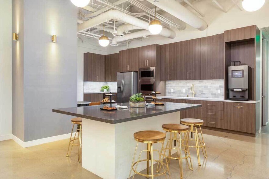 More Photos Of 27201 Puerta Real, Mission Viejo Coworking Space