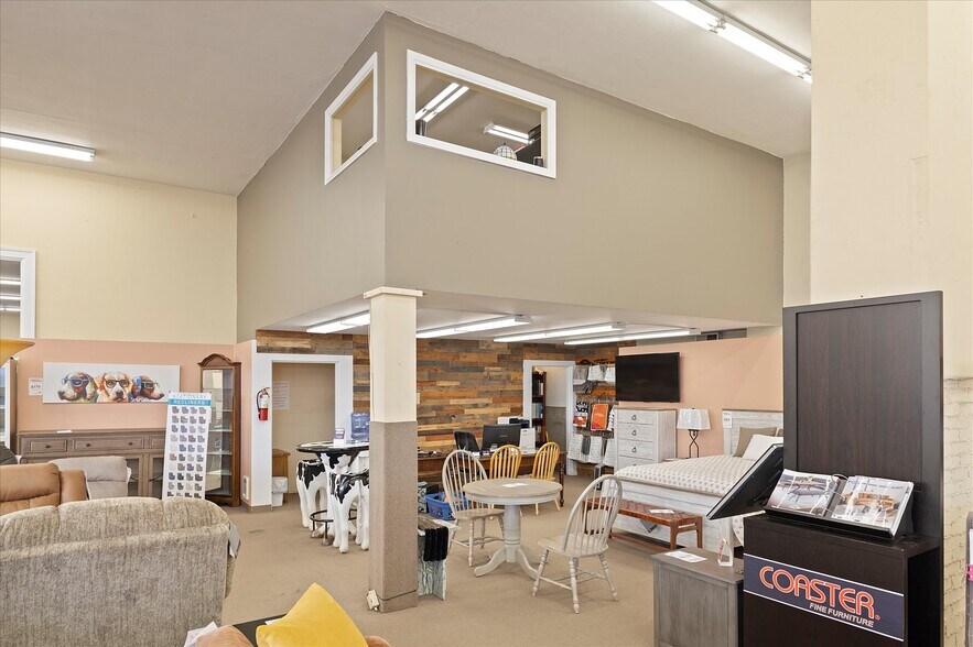 More Photos Of 301 Main Ave, Tillamook General Retail For Sale