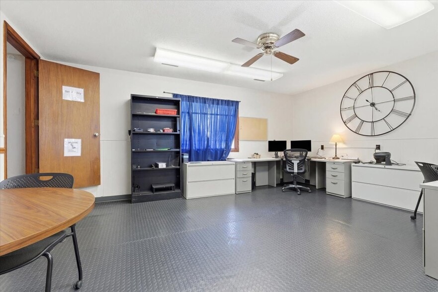 More Photos Of 1824 2nd Ave, Council Bluffs Office For Lease