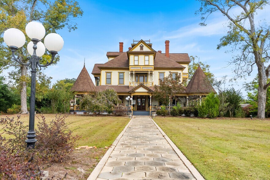 More Photos Of 323 N Main St, Swainsboro Restaurant For Sale