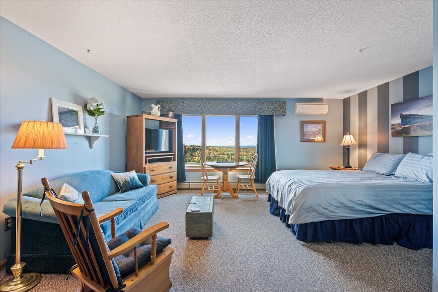 More Photos Of 341 US Route 1, Weston Hotel For Sale