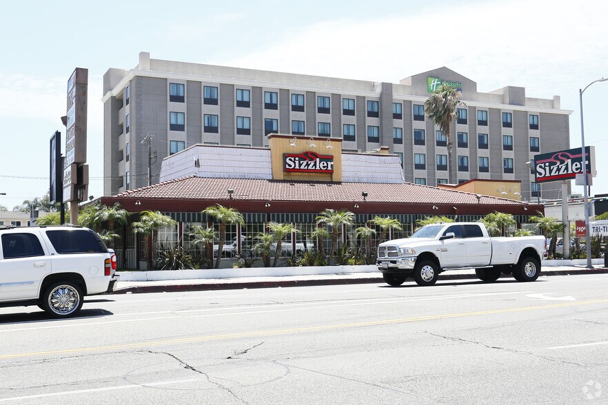 More Photos Of 5856 W Manchester Ave, Los Angeles General Retail For Lease