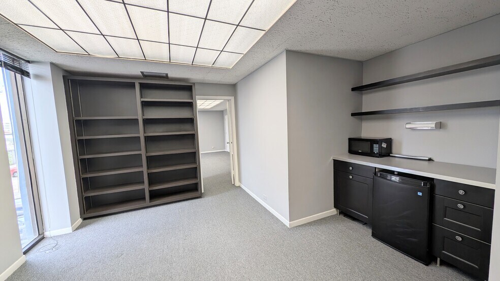More Photos Of 2131 Hollywood Blvd, Hollywood Office Residential For Lease