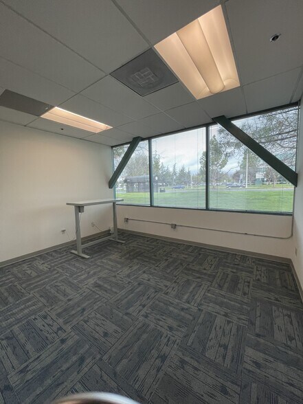 More Photos Of 5890 Stoneridge Dr, Pleasanton Medical For Lease