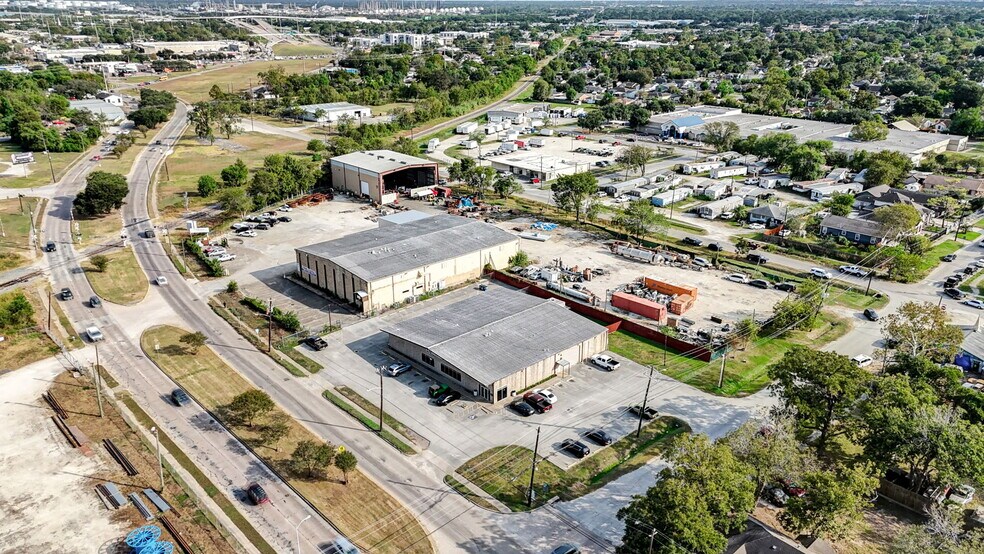 More Photos Of 7510 Lawndale St, Houston Warehouse For Sale