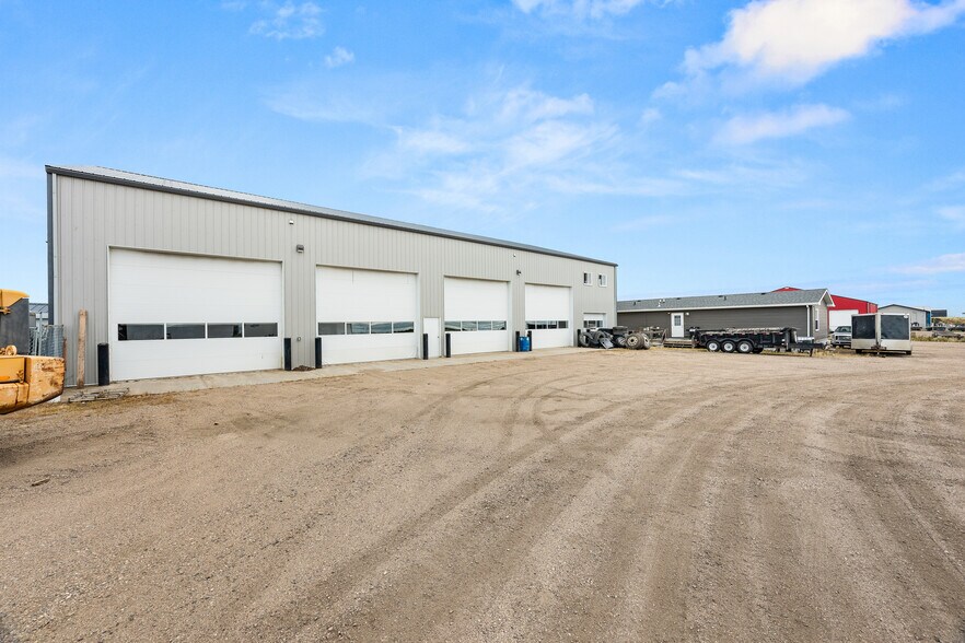 More Photos Of 3807 9th St, Lloydminster Warehouse For Sale