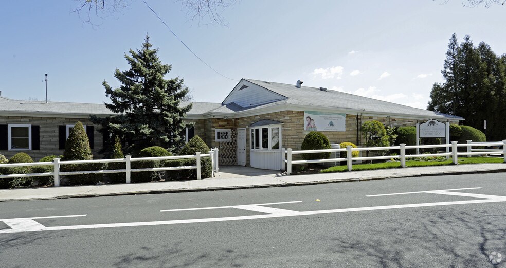 Primary Photo Of 15 Saint Pauls Ave, Staten Island Medical For Lease