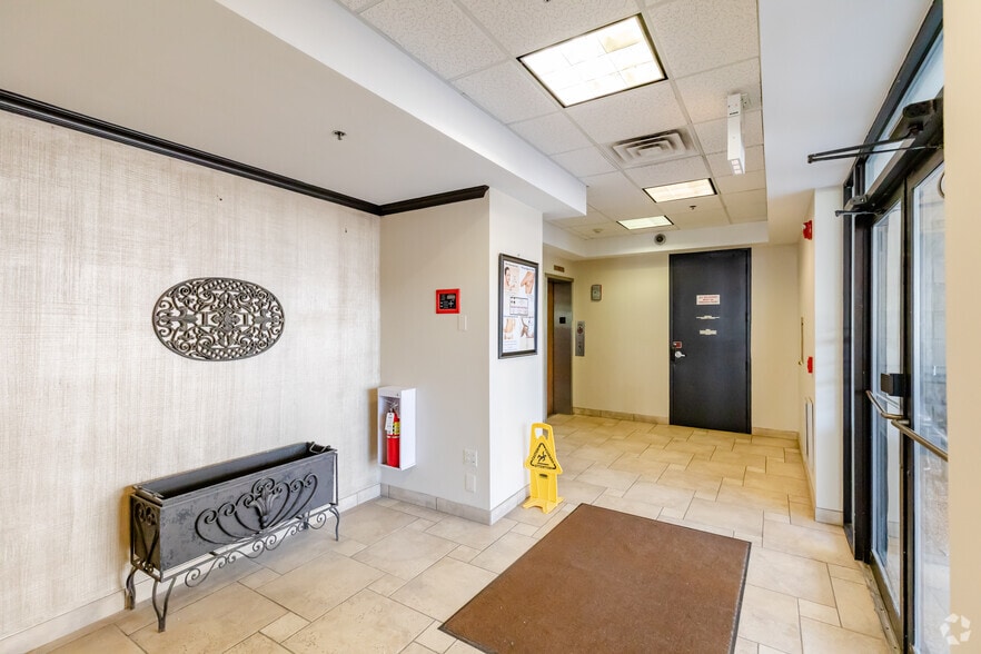 More Photos Of 17W300 22nd St, Oakbrook Terrace Medical For Lease