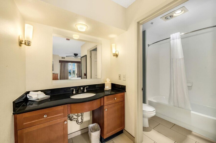 More Photos Of 9169 Markville Dr, Dallas Hotel For Sale