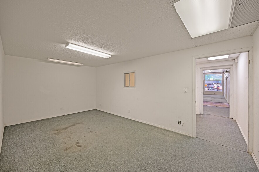 More Photos Of 1005 S St Francis Rd, Santa Fe General Retail For Sale