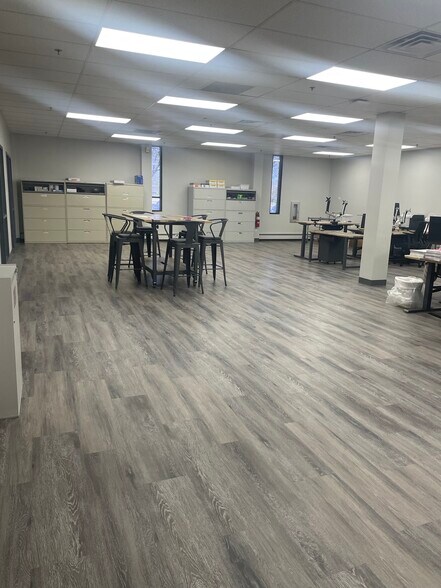 More Photos Of 2400 W Central Rd, Hoffman Estates Warehouse For Lease