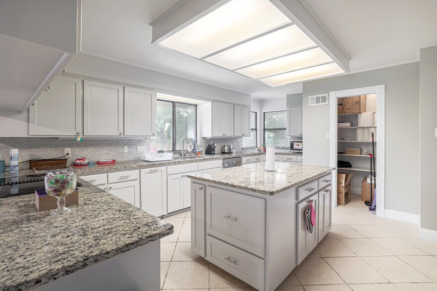 More Photos Of 13231 Rooster Springs Rd, Austin Office Residential For Sale