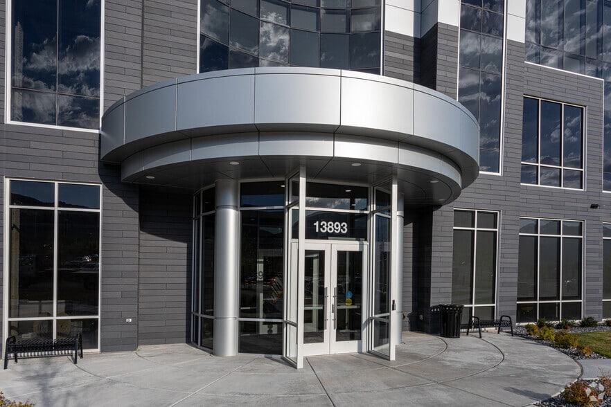 More Photos Of 13893 S Minuteman Dr, Draper Office For Lease