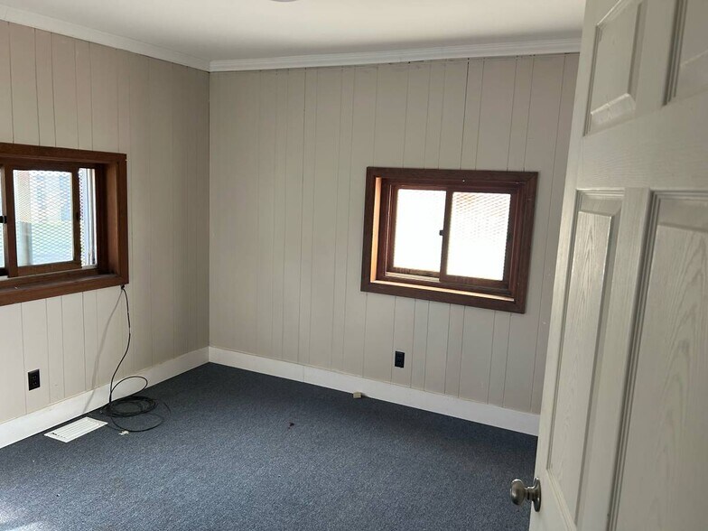 More Photos Of 22 Pershing Ave, Poughkeepsie Warehouse For Sale