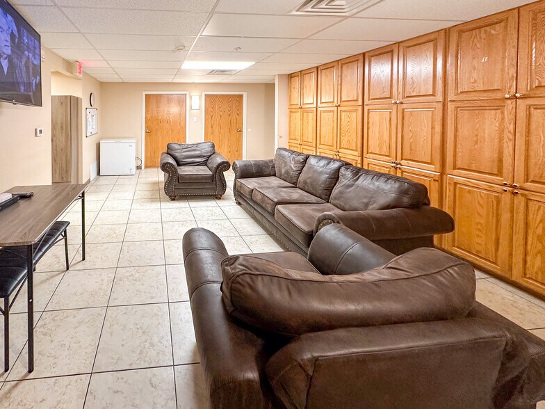 More Photos Of 13310 Kanis Rd, Little Rock Office Residential For Sale