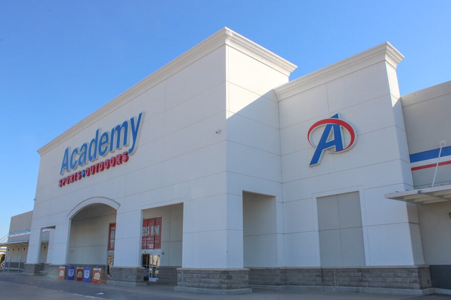 More Photos Of 5860-5864 N Tarrant Pky, Fort Worth General Retail For Sale