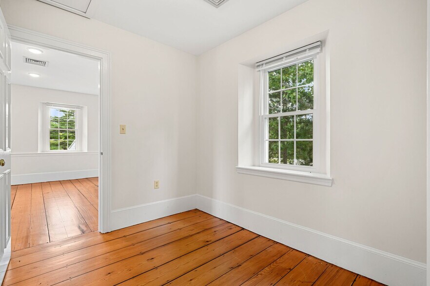 More Photos Of 160 Sylvan St, Danvers Office For Sale
