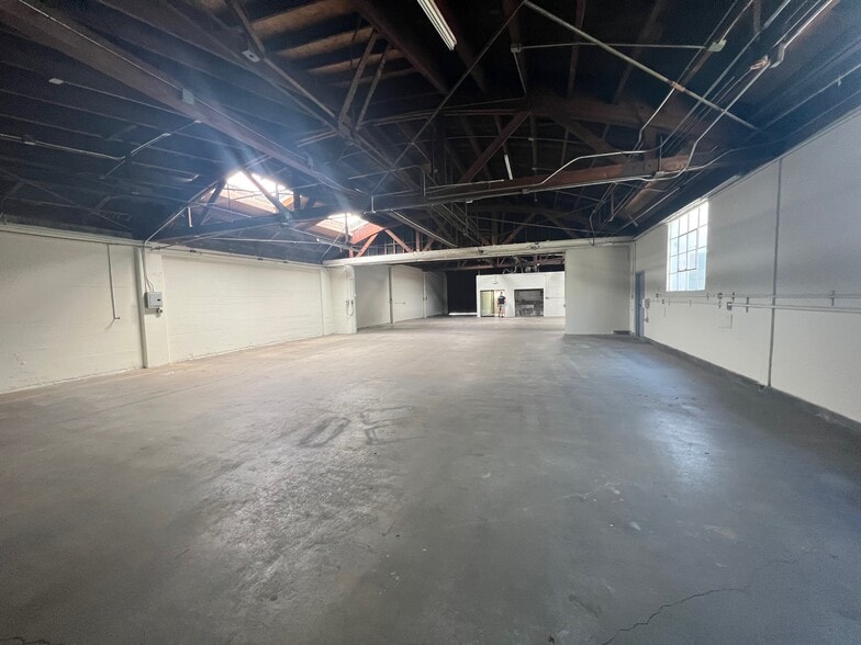 More Photos Of 2527 N San Fernando Rd, Los Angeles Industrial For Lease
