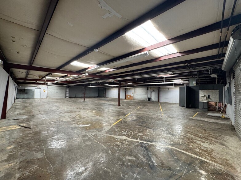 More Photos Of 951 Carl Vinson Pky, Centerville Warehouse For Lease