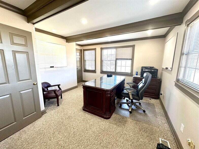 More Photos Of 701 Winchester Ave, Ashland Office For Sale