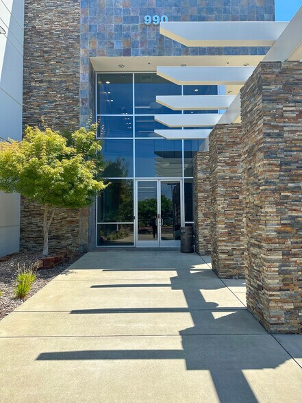 More Photos Of 990 Reserve Dr, Roseville Office For Sale