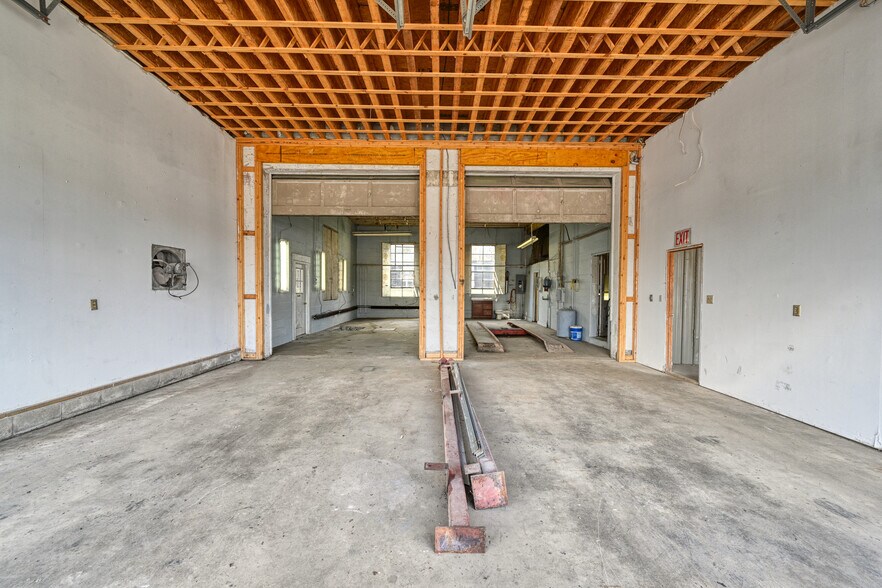 More Photos Of 74 Route 133, Winthrop Flex For Sale