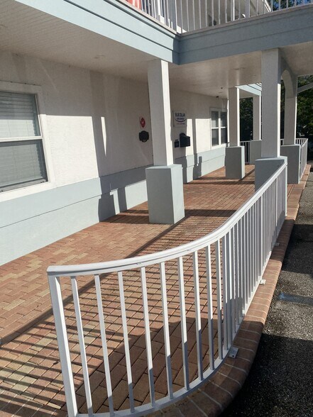 More Photos Of 1215 12th St, Palm Harbor Office For Lease