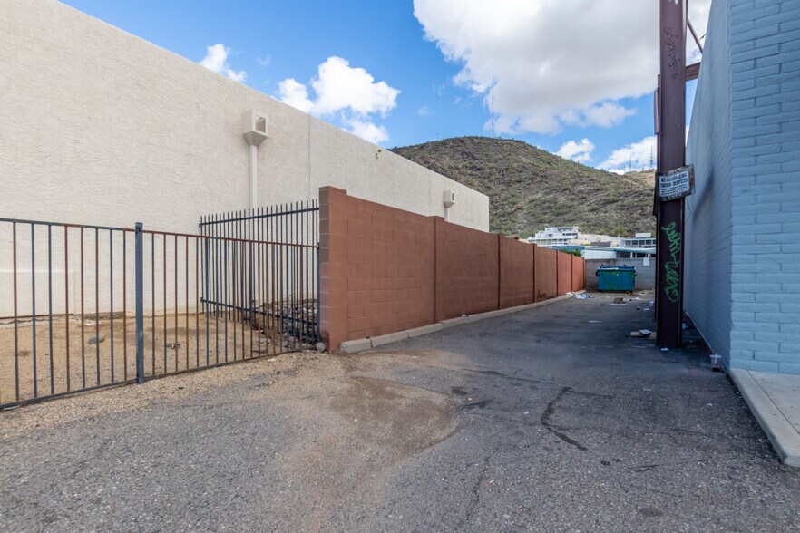 More Photos Of 11829-11835 N 19th Ave, Phoenix Unknown For Lease