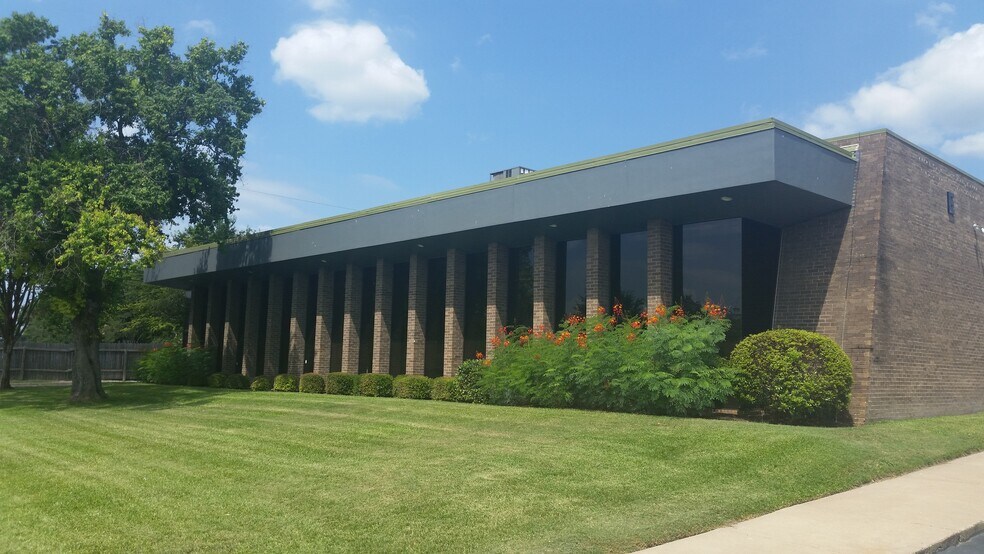 More Photos Of 111 W Anderson Ln, Austin Office For Lease