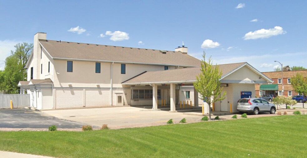 Primary Photo Of 6055 W Lisbon Ave, Milwaukee Bank For Sale