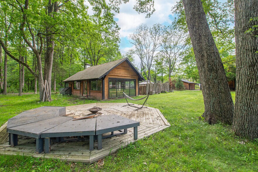 More Photos Of 62 Mount Pleasant Rd, Columbia Specialty For Sale